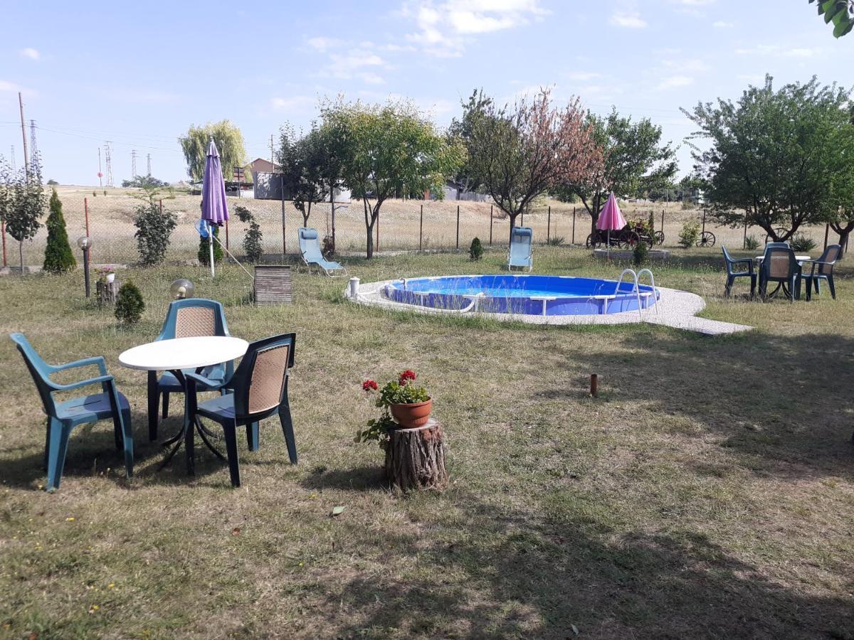 Guest House Edelvais Dve Mogili Exterior foto