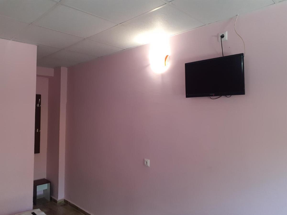 Guest House Edelvais Dve Mogili Exterior foto