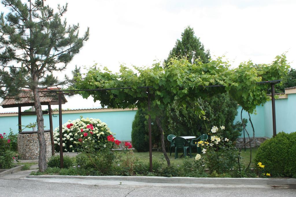 Guest House Edelvais Dve Mogili Exterior foto